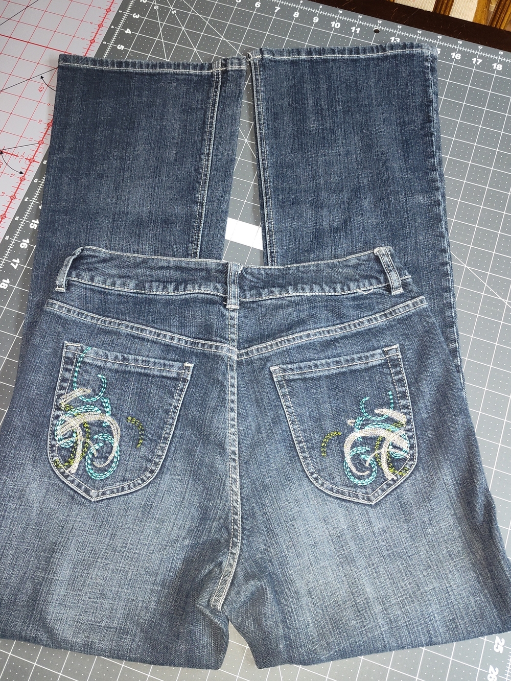 Chico's Dark Blue Bootcut Jeans with Teal, Silver & Green Embroidery 0.5 (US 6)